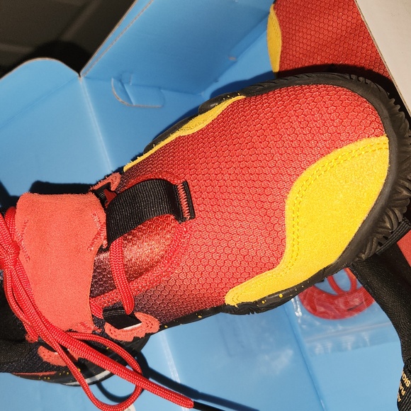 Adidas 2021 Trae Young 1 'Atlanta Hawks' Vivid Red/Team College Gold/Core Black - Picture 3 of 9